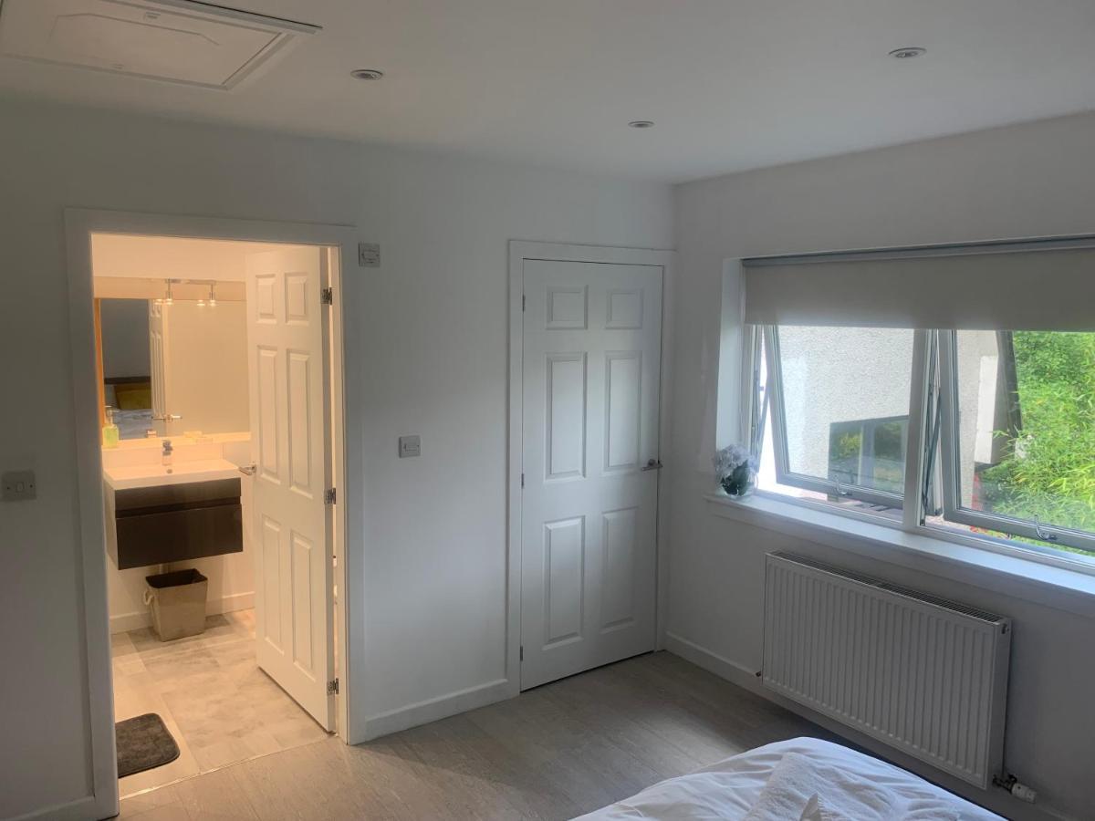 1-Bedroom Apartment Next To University Bridge of Allan Exterior photo