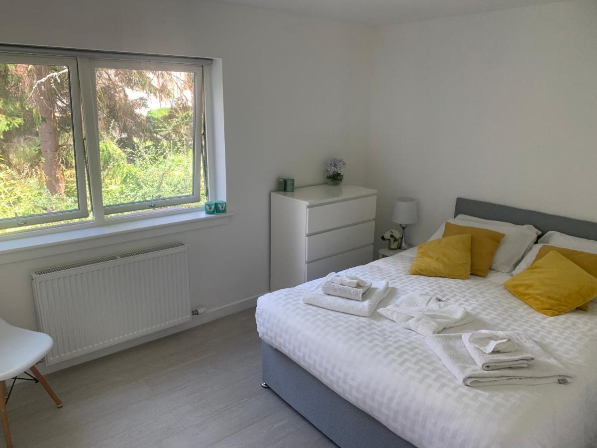 1-Bedroom Apartment Next To University Bridge of Allan Exterior photo